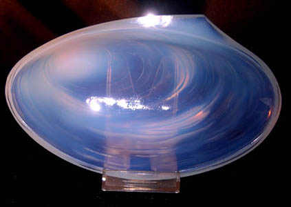 SABINO T. LARGE OYSTER SHELL TRAY Sabino Art shops Glass Opalescent Crystal